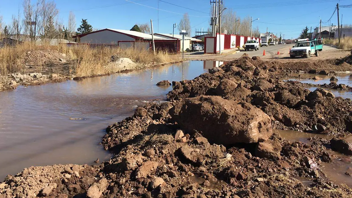 El contratista del CUM pagara el desperdicio de agua que se genero en colonia progreso